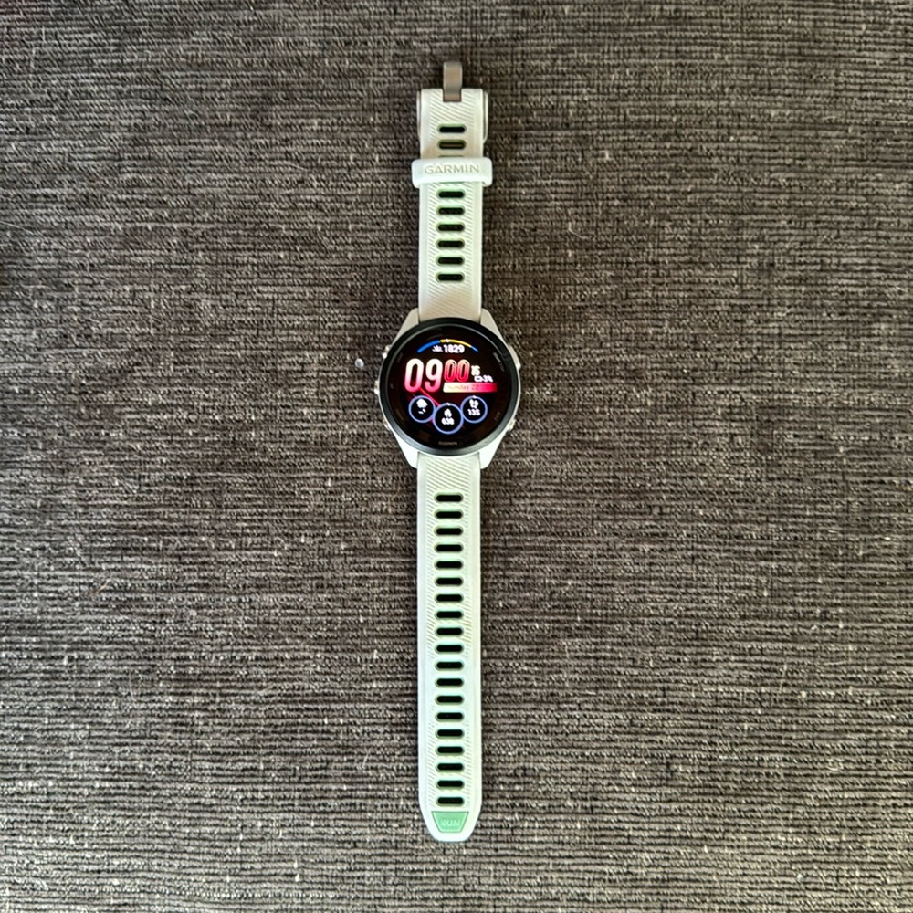 Garmin Forerunner® 265S